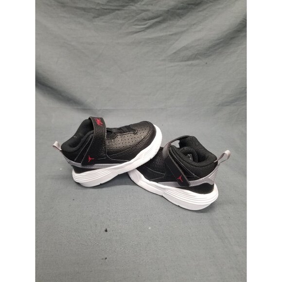 Jordan Max Aura 5 Slip On Sneakers Children's Size 5 Black White NEW IN BOX! - Picture 5 of 6